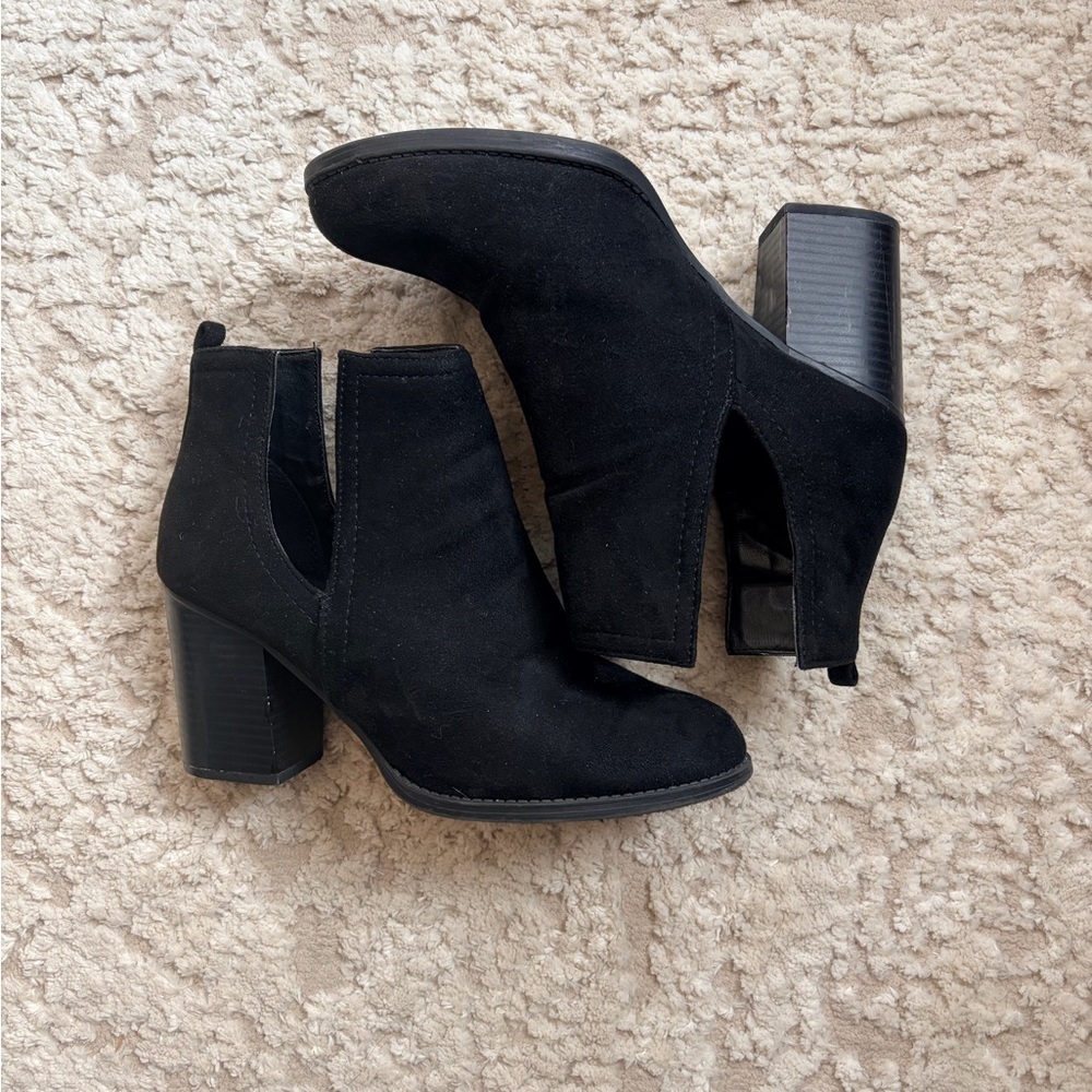Soda Black Faux Suede Ankle Booties 3” heel 7.5
